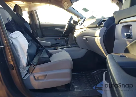 2017 Honda Pilot Lx z USA, uszkodzony, nr VIN 5FNYF6H15HB064484